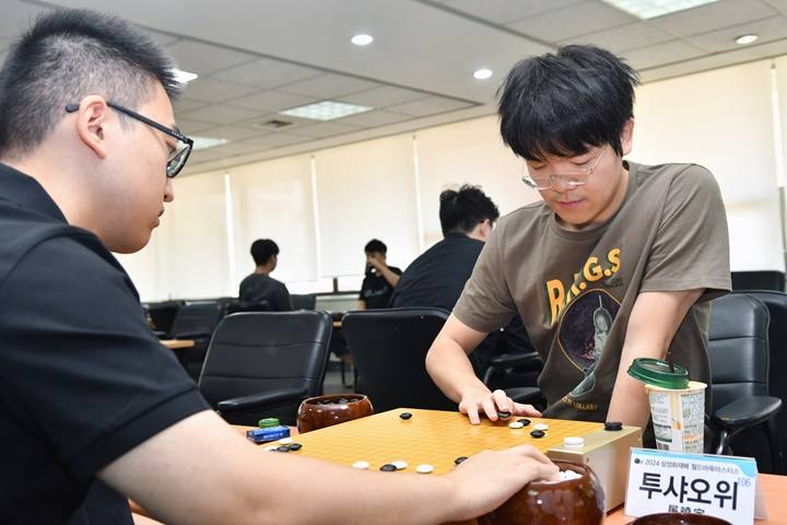 Ke Jie giành vé vào vòng chung kết